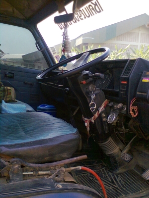 ขายรถดั้ม ISUZU NPR เครื่องยนต์ 4BD1 115 แรงม้าหน้าเอฟหลังแอฟมีแอร์ มีเกียสโลวยางดีคัซซีสวย