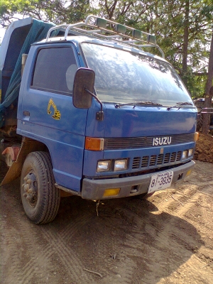 ขายรถดั้ม ISUZU NPR เครื่องยนต์ 4BD1 115 แรงม้าหน้าเอฟหลังแอฟมีแอร์ มีเกียสโลวยางดีคัซซีสวย