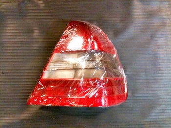 ไฟท้ายเบนซ์ ซีคลาส ข้างขวา