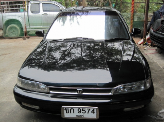 Honda Accord ปี 1990  สีดำ  เกียร์ออโต้หัวฉีด ติดแก็ส