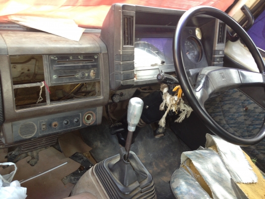 ISUZU ROCKY FTR 165 HP 6BD1 กระบะเหล็กยาว 5.50 เมตรพื้นเหล็กสภาพดีไม่มีผุ ช่วงล่างคัชซีใหญ่สวยมากไม่มีบวม เครื่องแห้งแรงดีไม่มีเยิ้ม หัวเก๋งบางเดิมๆไม่มีผุภายในสวยครบ พวงมาลัยเพาเวอร์ ยางสวยเหมือนใหม่ 9.00 ขอบ 20 พร้อมบรรทุกพร้อมใช้งาน เอกสารทะเบียนภาษีเต ISUZU ROCKY FTR 165 HP 6BD1 กระบะเหล็กยาว 5.50 เมตรพื้นเหล็กสภาพดีไม่มีผุ ช่วงล่างคัชซีใหญ่สวยมากไม่มีบวม เครื่องแห้งแรงดีไม่มีเยิ้ม หัวเก๋งบางเดิมๆไม่มีผุภายในสวยครบ พวงมาลัยเพาเวอร์ ยางสวยเหมือนใหม่ 9.00 ขอบ 20 พร้อมบรรทุกพร้อมใช้งาน เอกสารทะเบียนภาษีเต