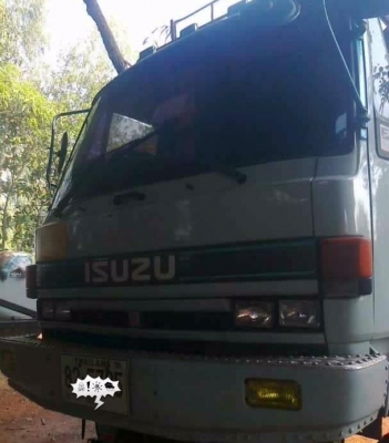 ISUZU ROCKY FTR 165 HP 6BD1 กระบะเหล็กยาว 5.50 เมตรพื้นเหล็กสภาพดีไม่มีผุ ช่วงล่างคัชซีใหญ่สวยมากไม่มีบวม เครื่องแห้งแรงดีไม่มีเยิ้ม หัวเก๋งบางเดิมๆไม่มีผุภายในสวยครบ พวงมาลัยเพาเวอร์ ยางสวยเหมือนใหม่ 9.00 ขอบ 20 พร้อมบรรทุกพร้อมใช้งาน เอกสารทะเบียนภาษีเต