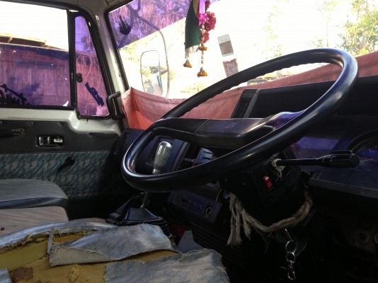 ISUZU ROCKY FTR 165 HP 6BD1 กระบะเหล็กยาว 5.50 เมตรพื้นเหล็กสภาพดีไม่มีผุ ช่วงล่างคัชซีใหญ่สวยมากไม่มีบวม เครื่องแห้งแรงดีไม่มีเยิ้ม หัวเก๋งบางเดิมๆไม่มีผุภายในสวยครบ พวงมาลัยเพาเวอร์ ยางสวยเหมือนใหม่ 9.00 ขอบ 20 พร้อมบรรทุกพร้อมใช้งาน เอกสารทะเบียนภาษีเต ISUZU ROCKY FTR 165 HP 6BD1 กระบะเหล็กยาว 5.50 เมตรพื้นเหล็กสภาพดีไม่มีผุ ช่วงล่างคัชซีใหญ่สวยมากไม่มีบวม เครื่องแห้งแรงดีไม่มีเยิ้ม หัวเก๋งบางเดิมๆไม่มีผุภายในสวยครบ พวงมาลัยเพาเวอร์ ยางสวยเหมือนใหม่ 9.00 ขอบ 20 พร้อมบรรทุกพร้อมใช้งาน เอกสารทะเบียนภาษีเต