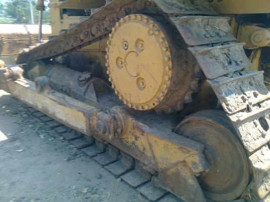 รถแทรกเตอร์ตีนตะขาบ CAT D6H