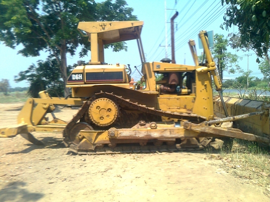 รถแทรกเตอร์ตีนตะขาบ CAT D6H