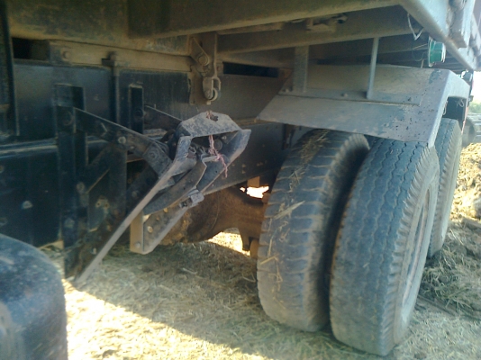 MITSUBISHI FN527M-TF 220 แรงม้า 2 เพลา ดัมพ์