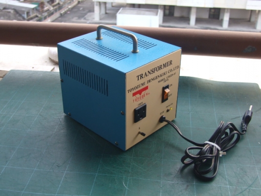 หม้อแปลงไฟจาก 220v ==> 100v ขนาด 1000W (1KVA) ของ TOYOZUMI (TOYODEN) Japan