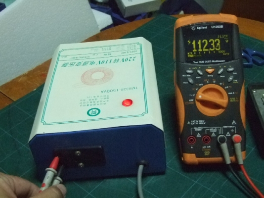 หม้อแปลงไฟจาก 220v ==> 110v ขนาด 1,500VA  ของ Shun red Electrical (China)