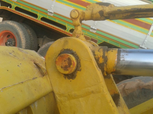 ขายครับ โคมัสซุ JH60 เดิมพร้อมใช้