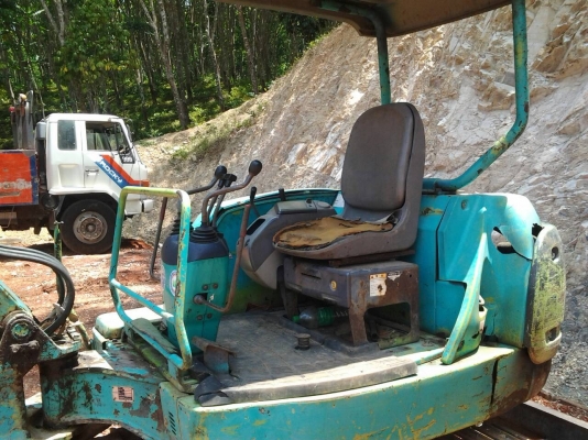 ขายรถแบคโฮ KOMATSU PC27R-8 เอกสารอินวอย ราคา 330000