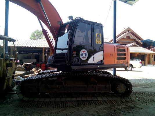 ขายดาวน์รถแบคโฮ HITACHI ZX200-5G ไมล์ 6001 ชม.ขายดาวน์ 700000