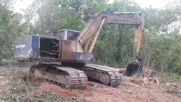 ขาย 570,000 KOMATSU pc 200-5 เล่มทะเบียนไฟฟ้าครบเครื่องดีปั้มแรงเอวแน่นช่วงเต็มรถสวยพร้อมใช้ 090-772-3710 090-772-3708