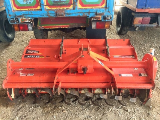 ขายรถไถคูโบต้า L4708SP(4WD)2เพลา สภาพนางฟ้า ทำงาน 548 ชม. รถสวยมาก ขายพร้อมอุปกรณ์ใบมีดดันดินหน้าและโลเตอร์รีจอบหมุน ราคา 450,000 บาท สนใจติดต่อได้ที่เบอร์ 081-9136451 หรือ ขอดูรูปเพิ่มเติมได้ทาง line:bow6451 ค่ะ บริการจัดส่งฟรีทั่วไทยค่ะ