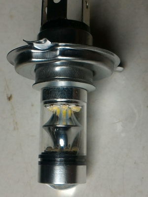 หลอดไฟหน้ารถแบบ LED  1 คู่ มีไฟสูงต่ำในตัว ใส่แทนหลอดไส้เดิมที่ร้อนๆได้เลย