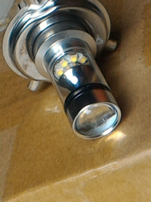 หลอดไฟหน้ารถแบบ LED  1 คู่ มีไฟสูงต่ำในตัว ใส่แทนหลอดไส้เดิมที่ร้อนๆได้เลย