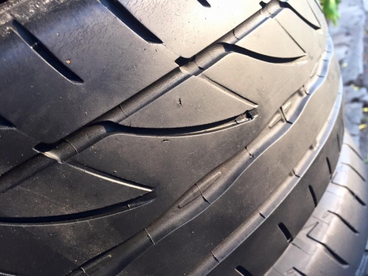 ขายยาง BRIDGESTONE RE002 195-55-15 ปี12 ดอกหนา ไม่มีปะ ไม่กินข้าง ชุดละ 3,900 บาท