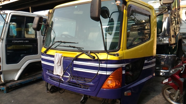 Hino mega fc  ตรงรุ่น  6 ล้อ ไม่มีแคปหลัง