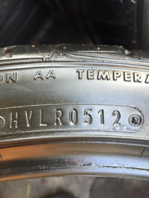 ขายยาง FALKEN FK452 275-30-19 ปี1012 ดอกหนาจัด สภาพสวยมาก ตุ่มหน้ายางยังอยู่ ไม่มีปะ คู่ละ 3,500 บาท