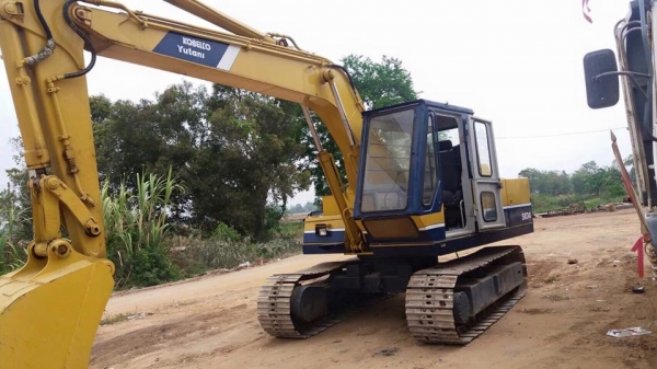 ขายรถแบ็คโฮ Kobelco 04 เดิมๆ ตามรุ่น แอร์พร้อม เอกสารซื้อขาย พร้อมใช้งาน