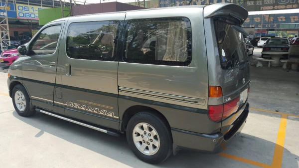 Toyota Granvia 2.7G Auto