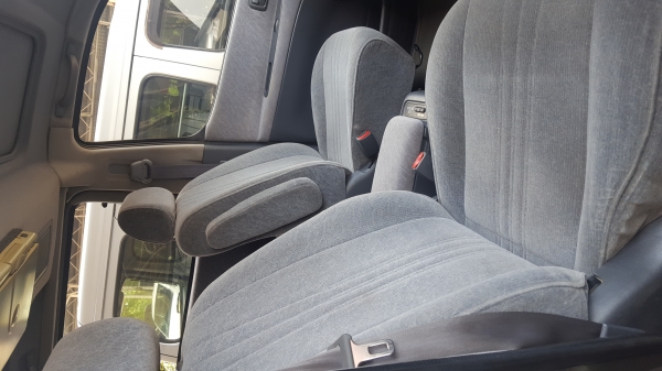 Toyota Granvia 2.7G Auto