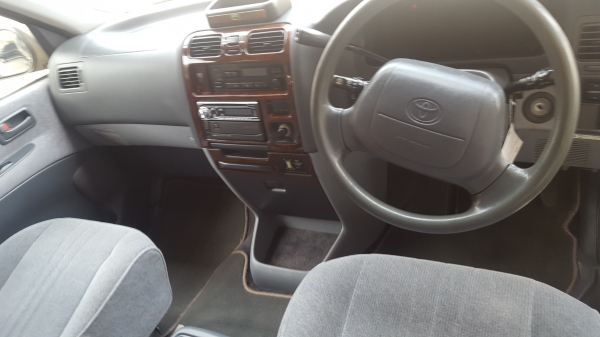 Toyota Granvia 2.7G Auto