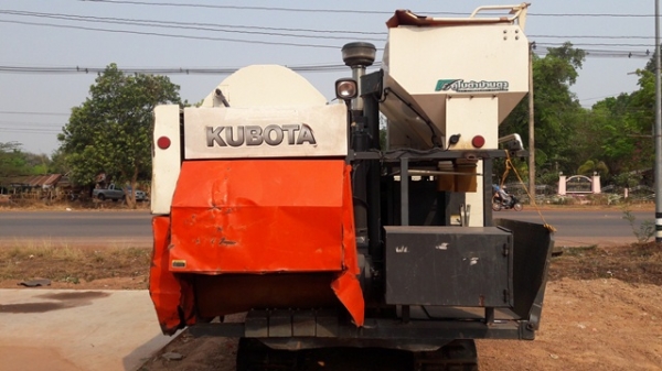 ขายรถเกี่ยวข้าว คูโบต้า DC 60 สนใจโทร 089-0111624 ขายรถเกี่ยวข้าว คูโบต้า DC 60 สนใจโทร 089-0111624