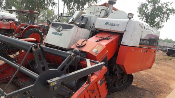 ขายรถเกี่ยวข้าว คูโบต้า DC 60 สนใจโทร 089-0111624 ขายรถเกี่ยวข้าว คูโบต้า DC 60 สนใจโทร 089-0111624