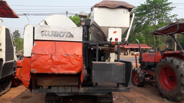ขายรถเกี่ยวข้าว คูโบต้า DC 60 สนใจโทร 089-0111624 ขายรถเกี่ยวข้าว คูโบต้า DC 60 สนใจโทร 089-0111624