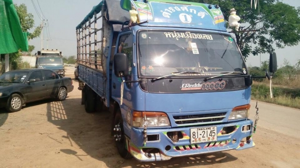 ขายรถ6ล้อ ยาว5เมตร NPR135แรง รถสวยสภาพดี มีเอกสารพร้อมโอน สนใจโทร 090-8588220คุณนะ 093-3258446คุณบิว หรือเข้าดูสินค้าอื่นๆได้ที่ www.truck.in.th/498 หรือเพจFacebook ณรงค์ซื้อขาย รถมือสอง (เว็บไซต์ส่วนตัว) หรือFacebook คุณนะ รถบรรทุก