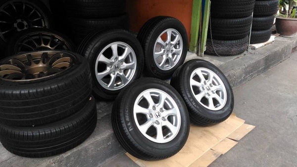 แม้กCIVIC FB + มิชลิน195/65R15 แม้กCIVIC FB + มิชลิน195/65R15