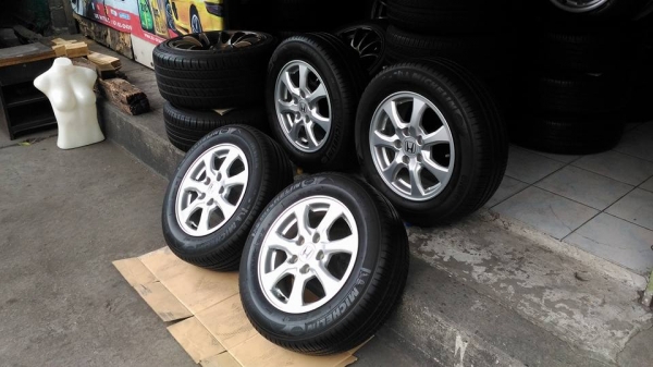 แม้กCIVIC FB + มิชลิน195/65R15 แม้กCIVIC FB + มิชลิน195/65R15