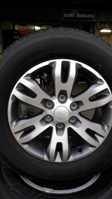 ขายล้อแม็กป้ายแดง new everest 18" พร้อมยางปี15  สนใจติดต่อ ตาเล็ก ล้อและยาง