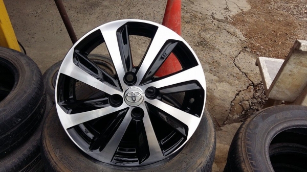 ขายล้อแม็ก vios/yaris 15" ดำหน้าเงา สนใจติดต่อ ตาเล็ก ล้อและยาง ครับ 081-3747940