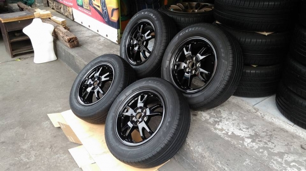 แม้กพรีอุส+กู๊ดเยียร์195/65R15 แม้กพรีอุส+กู๊ดเยียร์195/65R15