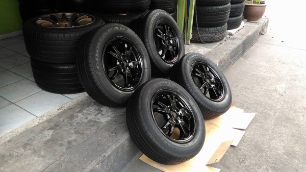 แม้กพรีอุส+กู๊ดเยียร์195/65R15 แม้กพรีอุส+กู๊ดเยียร์195/65R15