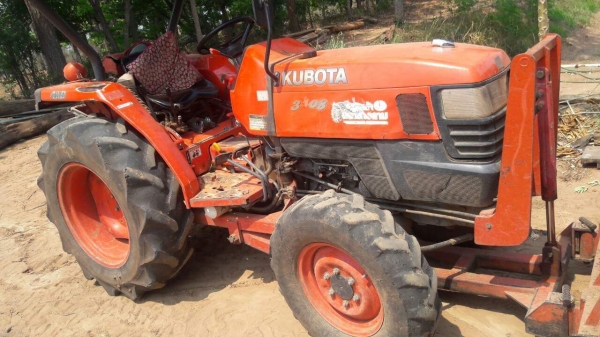 ขายรถไถคูโบต้า  L34  อุปกรณ์ครับ  ผานดันหน้า  ผันหลัง(4)  โรตาลี่  ราคา 168,000  ราคาดีสวยครับ