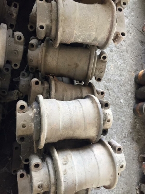 โรลเลอร์รถขุด sumitomo SH200 เก่าญี่ปุ่น ราคา 2,000 บาท โรลเลอร์รถขุด sumitomo SH200 เก่าญี่ปุ่น ราคา 2,000 บาท