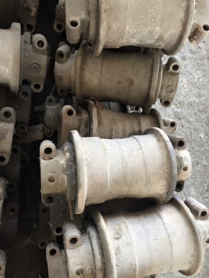 โรลเลอร์รถขุด sumitomo SH200 เก่าญี่ปุ่น ราคา 2,000 บาท โรลเลอร์รถขุด sumitomo SH200 เก่าญี่ปุ่น ราคา 2,000 บาท