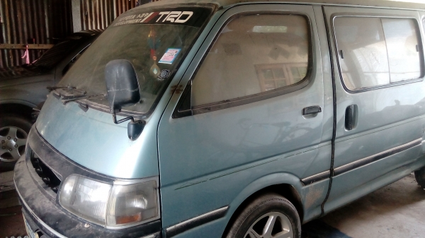 รถตู้หัวจรวจ