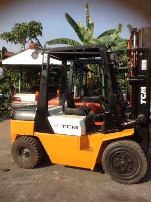 +++ ขายโฟล์คลิฟท์  T.C.M. FD30-Z5  ขนาด  3  ตัน  เครื่องยนต์ดีเซล  เสา  3  เมตร  เกียร์ธรรมดา  งา 1,070  มม.  ยางตัน