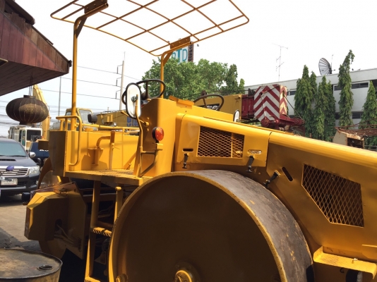 ขายด่วนรถบด3ล้อเหล็ก SAKAI R2 พร้อมใช้งาน เล่มทะเบียน