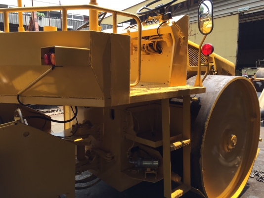 ขายด่วนรถบด3ล้อเหล็ก SAKAI R2 พร้อมใช้งาน เล่มทะเบียน