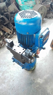 ** ขายแล้วครับ!! **มอเตอร์ปั้มไฮดรอลิค Elektromoto Germany 1 HP 380V พร้อมวาล์วคอนโทรลไฟฟ้า AC 220V. สภาพสดถอดจากไลน์ผลิตมาเทสได้ครับ.