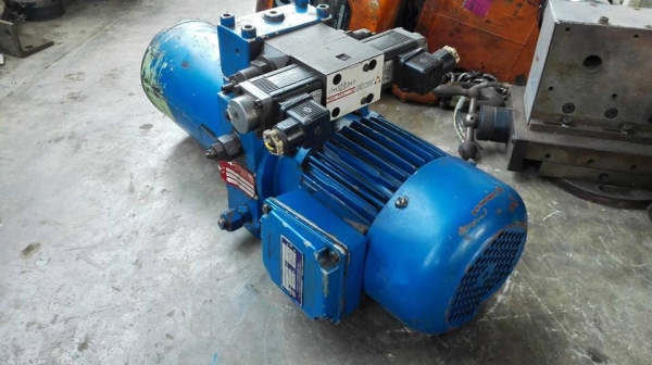 ** ขายแล้วครับ!! **มอเตอร์ปั้มไฮดรอลิค Elektromoto Germany 1 HP 380V พร้อมวาล์วคอนโทรลไฟฟ้า AC 220V. สภาพสดถอดจากไลน์ผลิตมาเทสได้ครับ.