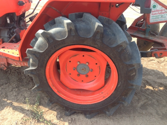 ขายด่วนรถไถนาคูโบต้า L 2808 4 WD (ราคา 145,000 บาท ) มีภาพวีดีโอ พร้อมอุปกรณ์ ผานดันหน้า ผานหลัง รถด