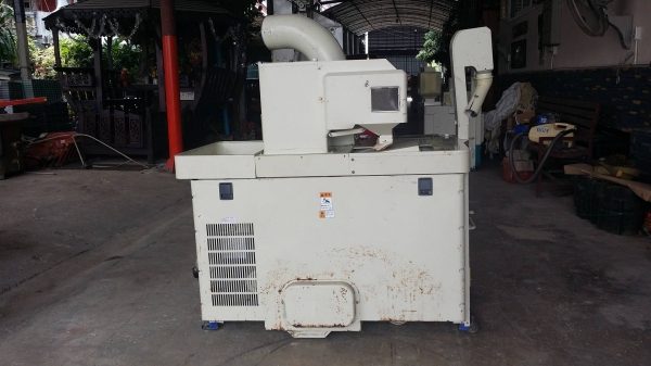 เครื่องสีข้าวกล้องเก่าญี่ปุ่น  SATAKE  รุ่น NPS350DX  สภาพเครื่องสวย พร้อมใช้งาน  ขนาดกระทัดรัด มีล้อลากด้านล่างทำให้เคลื่อนย้ายสะดวก