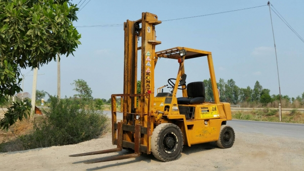 ขายด่วนรถยกKOMATSU FD20-8ดีเซลเกียรออโต้ยก2ตันเสาสูง4เมตรยางตัน4เส้นรถนอกนำเข้ายังไม่เคยใช้งานในเมืองไทยเลย