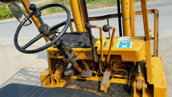 ขายด่วนรถยกKOMATSU FD20-8ดีเซลเกียรออโต้ยก2ตันเสาสูง4เมตรยางตัน4เส้นรถนอกนำเข้ายังไม่เคยใช้งานในเมืองไทยเลย ขายด่วนรถยกKOMATSU FD20-8ดีเซลเกียรออโต้ยก2ตันเสาสูง4เมตรยางตัน4เส้นรถนอกนำเข้ายังไม่เคยใช้งานในเมืองไทยเลย