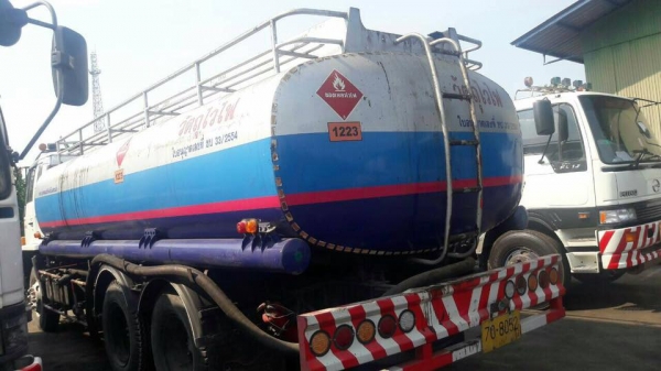 รถบรรทุกน้ำมัน ISUZU 3 เพลา 6 ล้อ